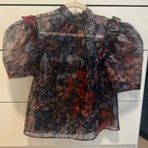 Adorable shimmery top ❤️